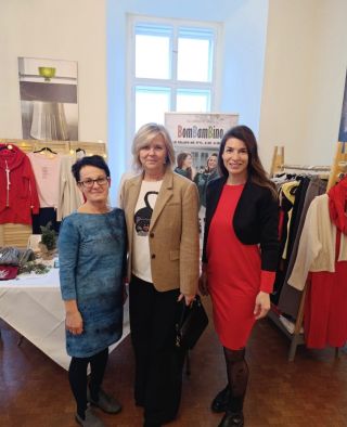 🎄🇨🇿♥️Dnes jsme měli jedinečnou možnost prezentovat naši práci v historických prostorách Pražského hradu. Vážíme si...